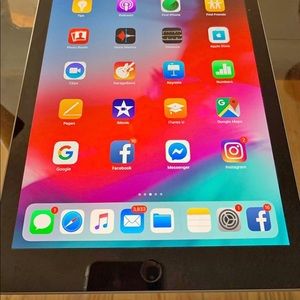 Selling an 9.7’ IPad Pro (128GB) “WiFi + Cellular”